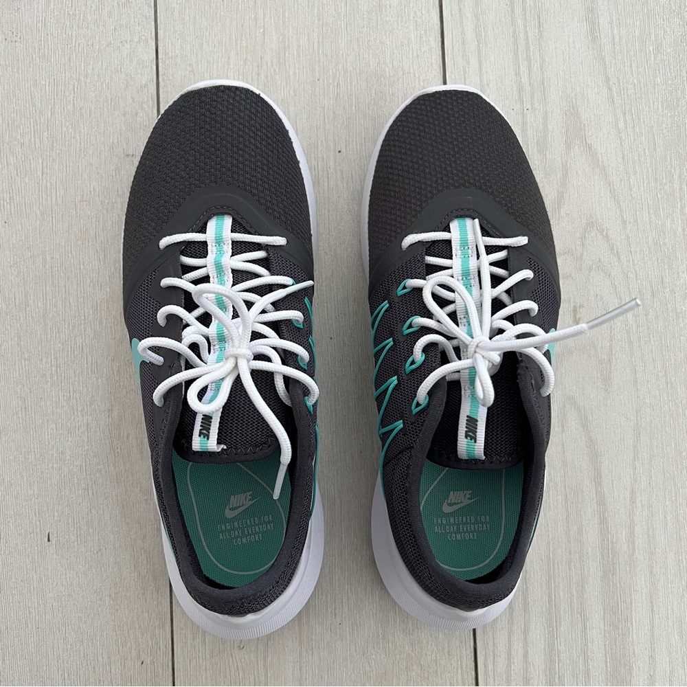 NWOT Nike VTR Dark Gray / Aqua Color Running Sneakers